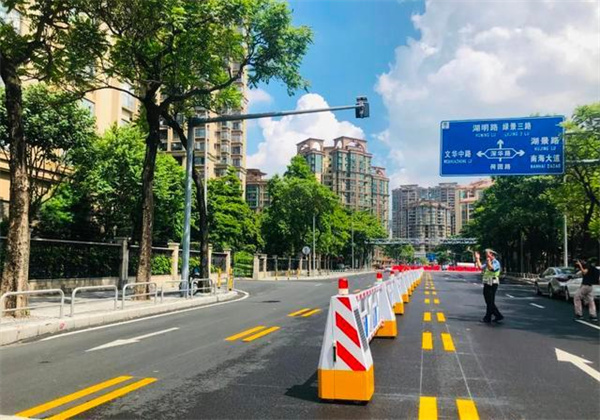 天津 潮汐车道护栏